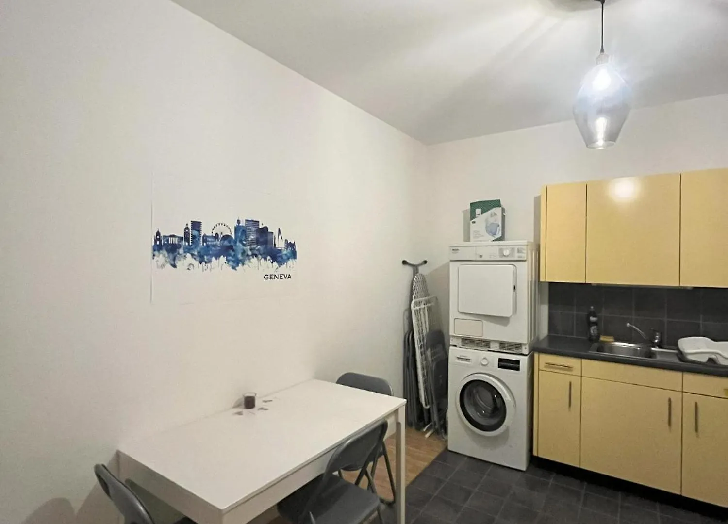 Chambre Au Coeur De Geneve Homestay